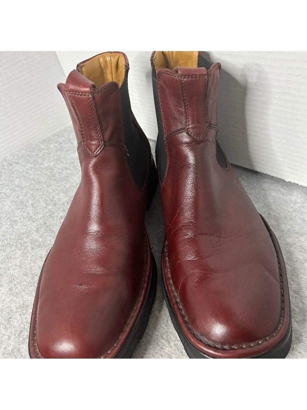 Kenneth Cole Mens Pull On Ankle Boot Red Lug Sole Chelsea Sz 8 Made in Italy